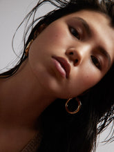 Load image into Gallery viewer, 7b7c9d44-874d-4a77-b1fc-00f5796cf77c:4:model:women