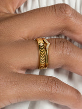 Load image into Gallery viewer, Union ring in solid gold