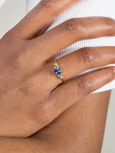 Load image into Gallery viewer, 18k 5mm cushion sapphire & diamond stargazer ring