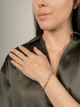 Load image into Gallery viewer, 8b82107e-6b68-4d12-8213-74a21dc7ea5d:2:model:women