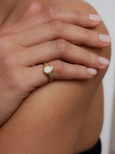 Load image into Gallery viewer, 1136005c-f7a0-4c90-bfaa-b829583aa561:1:model:women
