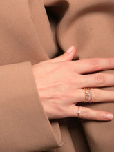 Load image into Gallery viewer, c12f2610-998a-4d78-8dcd-7e7143cfe9eb:1:model:women

