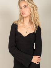 Load image into Gallery viewer, 1afe1cdd-ff09-4381-a7b5-20c481cf4c54:1:model:women
