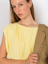 Load image into Gallery viewer, 44930b3a-cdaf-4d1f-a72e-ca0c61b899c8:3:model:women
