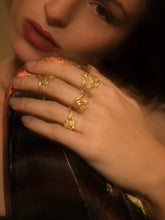 Load image into Gallery viewer, f8260bf0-4457-41c1-8ab6-d41ad7569253:5:editorial:women
