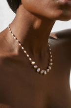 Load image into Gallery viewer, ed19d689-40a1-410b-be15-525f9dcbf7f6:1:model:women
