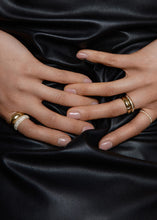 Load image into Gallery viewer, 00a37046-5c9b-49f5-b7d9-b8f3e80ffcfb:4:editorial:women
