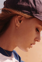 Load image into Gallery viewer, df055285-d59c-4f49-ad75-bbd59aa456ba:2:editorial:women
