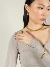Load image into Gallery viewer, 1d08961c-a310-4e92-adbc-7e6665453fba:1:model:women
