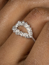 Load image into Gallery viewer, The laurel ring
